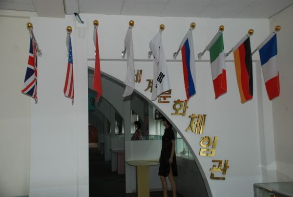 6개의 학습코너와 어학기기 등이 갖춰져 있는 ‘초평세계문화체험관’.